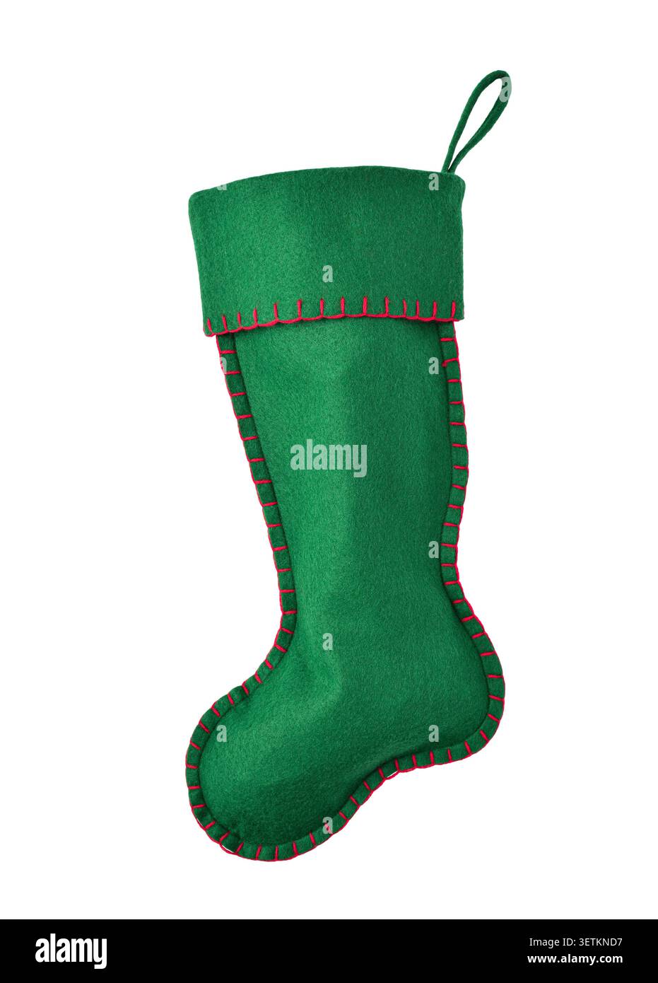 Calza di Natale verde con cuciture rosse intaglio isolato su bianco Foto Stock