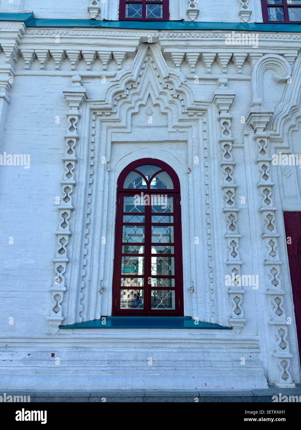 Splendido artigianato in legno, patrimonio culturale dell'architettura siberiana e concetto di radici culturali e conservazione storica - Immagine stock catturata con smartphone