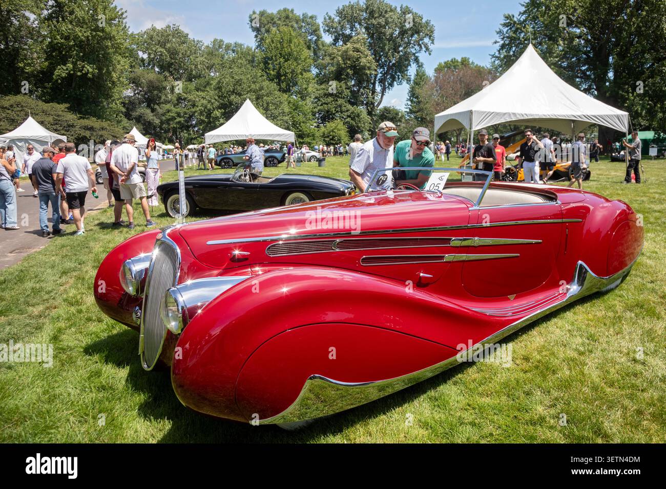 Grosse Pointe Shores, Michigan - Una Delahaye Type 165 Roadster del 1939 in mostra all'annuale fiera automobilistica "Eyes on Design". Il tema di quest'anno era 'P Foto Stock