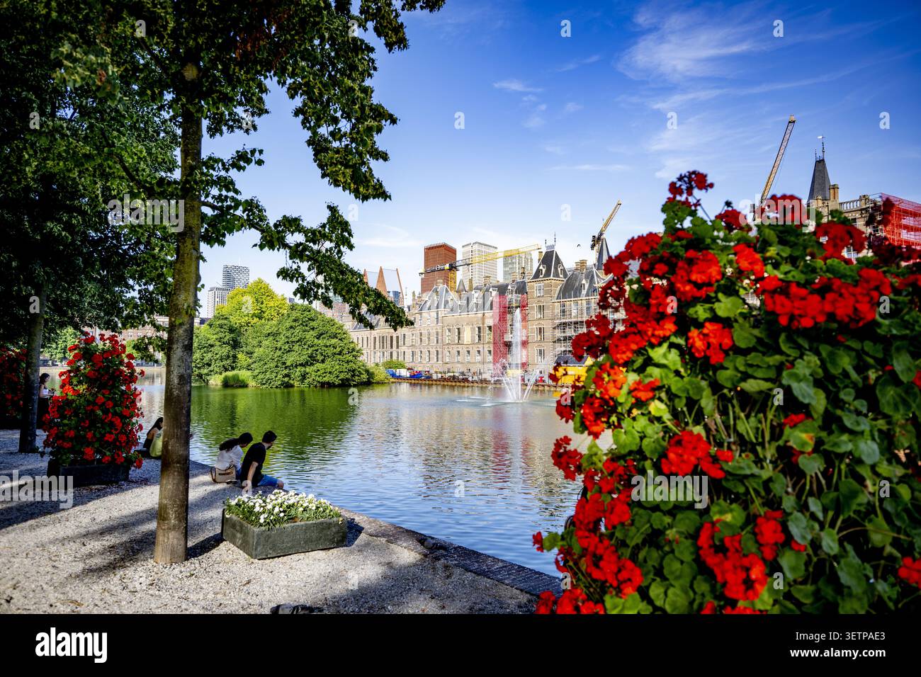 L'AIA - ristrutturazione al Binnenhof a l'Aia. Il Binnenhof è in fase di ristrutturazione dal 1° ottobre 2021. L'obiettivo è quello di rendere gli edifici che ospitano la prima e la seconda camera, tra gli altri, a prova di futuro. La ristrutturazione del Binnenhof a l'Aia sta diventando di nuovo più costosa. ROBIN UTRECHT /ANP netherlands Out - belgium Out Foto Stock