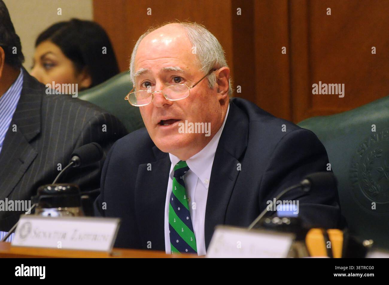 Il senatore Kel Seliger sta parlando durante un'audizione di riorganizzazione, Austin, Texas, 3 giugno 2011. (Foto di John Anderson/The Austin Chronicle) Foto Stock
