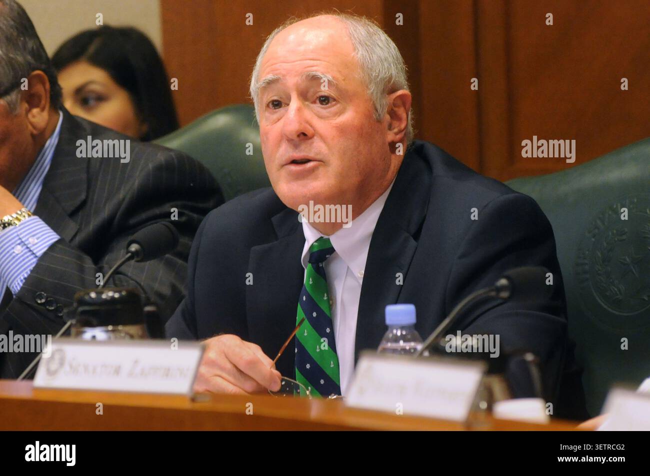 Il senatore Kel Seliger sta parlando durante un'audizione di riorganizzazione, Austin, Texas, 3 giugno 2011. (Foto di John Anderson/The Austin Chronicle) Foto Stock