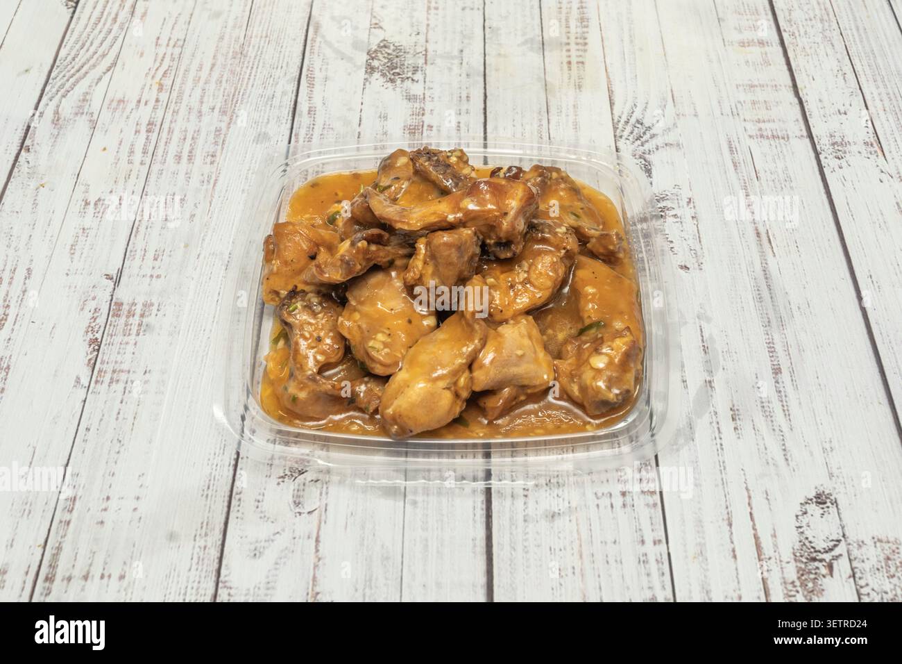Il pollo all'aglio è un piatto spagnolo il cui ingrediente principale è il pollo. E' un piatto molto popolare e poco costoso. Foto Stock