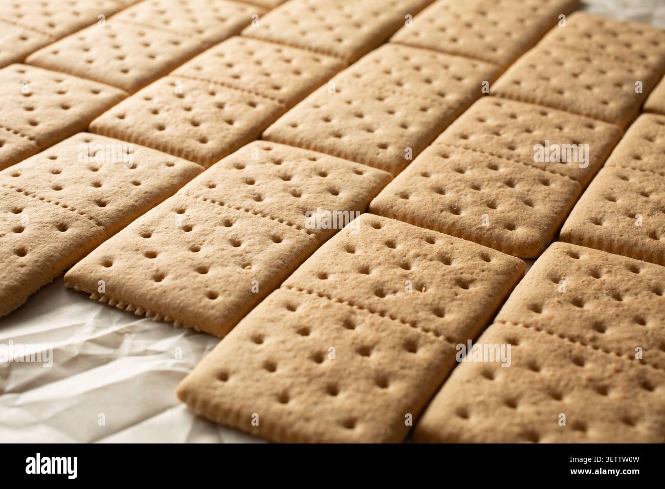 Vista su uno strato di biscotti graham senza glutine e senza latticini. Foto Stock
