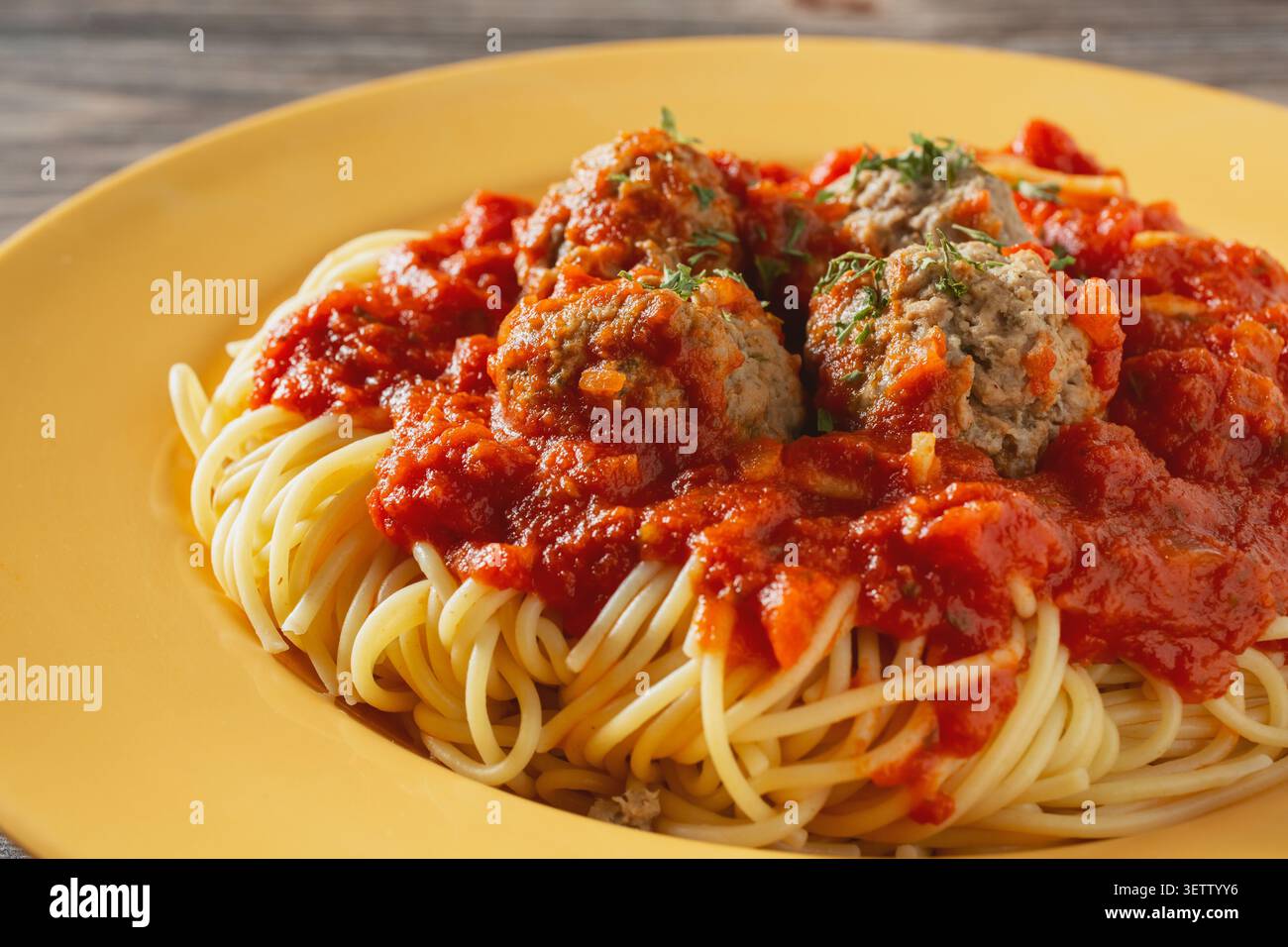 Vista ravvicinata di spaghetti e polpette. Foto Stock