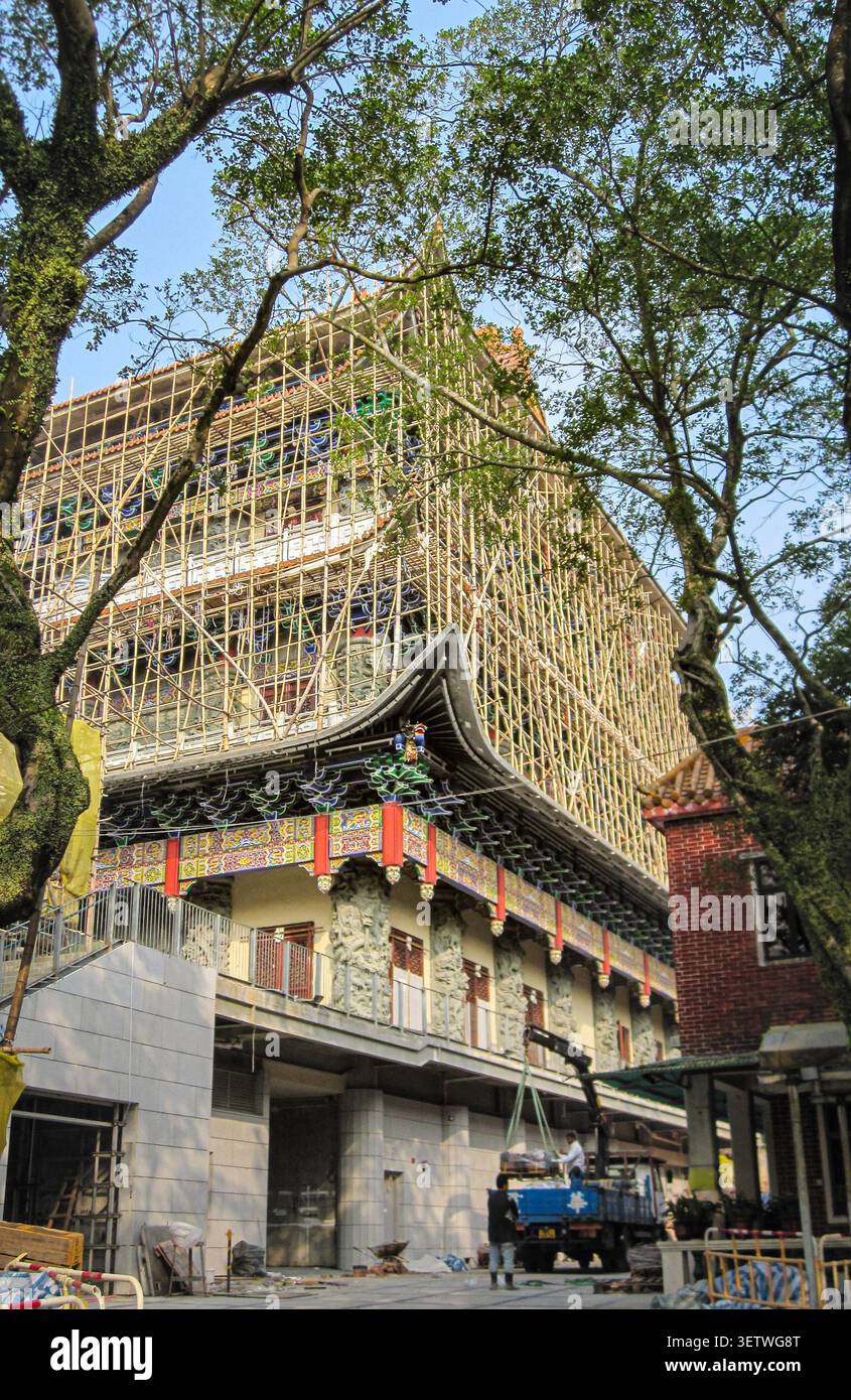 Hong Kong, Cina. 10 dicembre 2013, tempio di Hong Kong in costruzione con impalcature di bambù Foto Stock