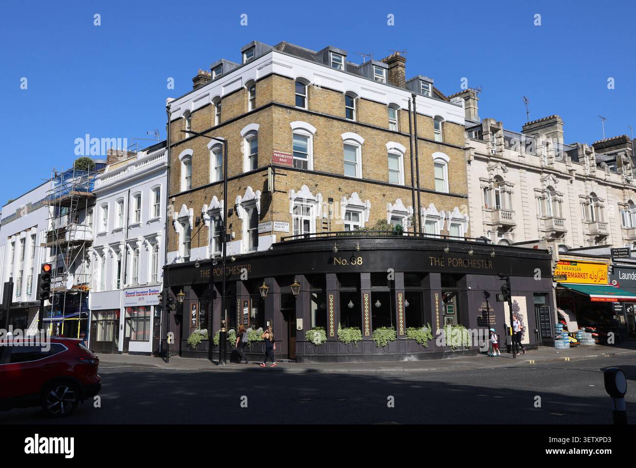 The Porchester chic rustico pub Bishop's Bridge Rd Londra Regno Unito giugno 2026 Foto Stock