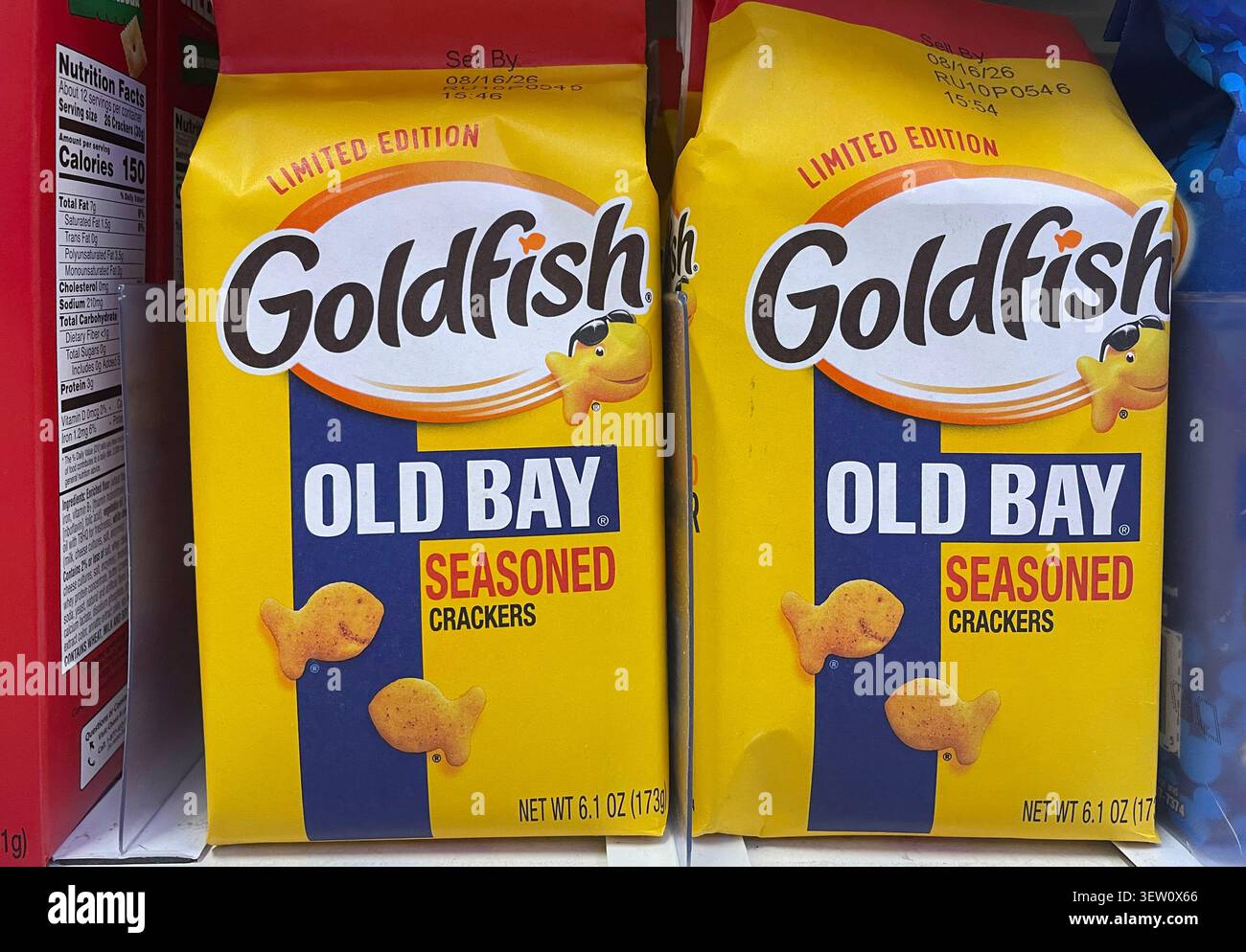 Pacchetto snack Crackers di marca Goldfish - Immagine stock catturata con smartphone