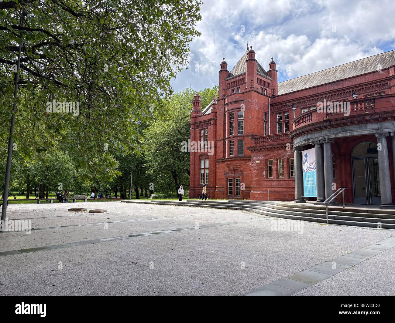 La galleria d'arte Whitworth, un punto di riferimento architettonico in mattoni rossi situato a Whitworth Park, Manchester, Inghilterra. Foto Stock