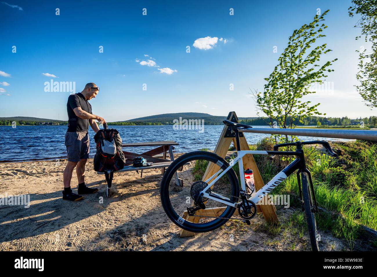 Preparati per una nuotata nel lago Äkäslompolo, Kolari, Lapponia, Finlandia Foto Stock
