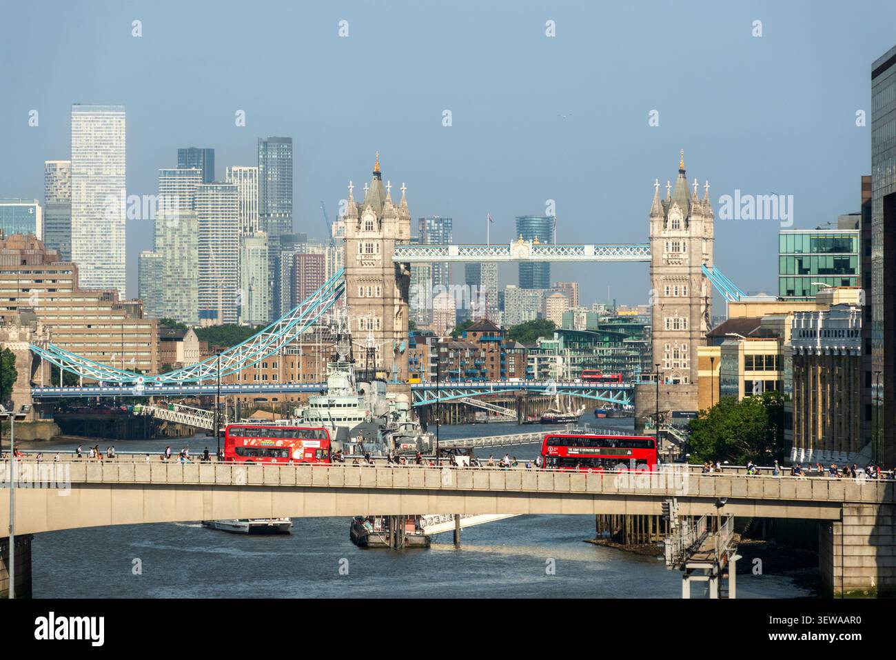 Londra, 25 giugno 2026: London Bridge e Tower Bridge Foto Stock