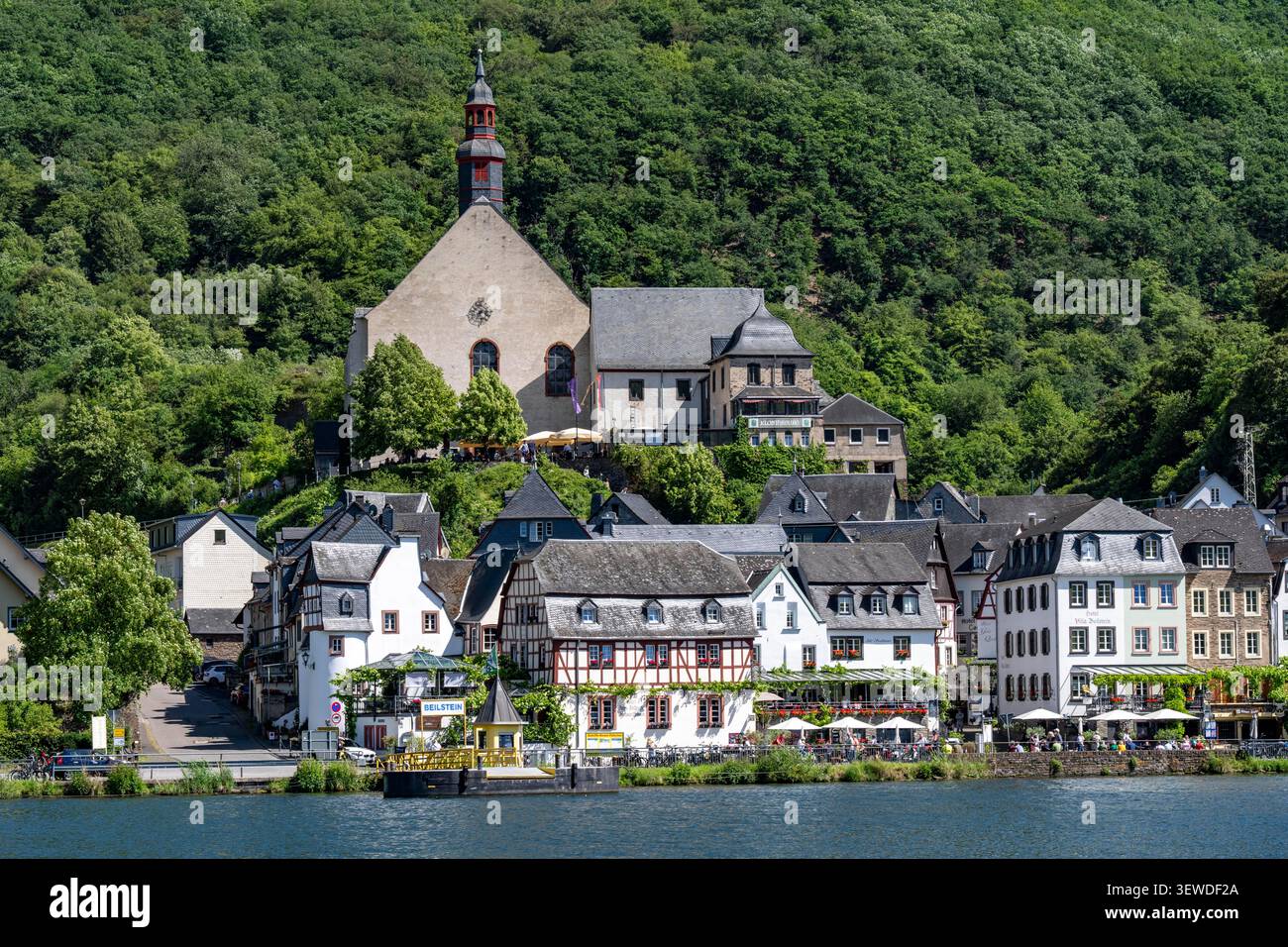 Il villaggio di Beilstein, sulla Mosella, nel comune di Cochem, nel distretto di Cochem-Zell, Renania-Palatinato, Germania, Foto Stock