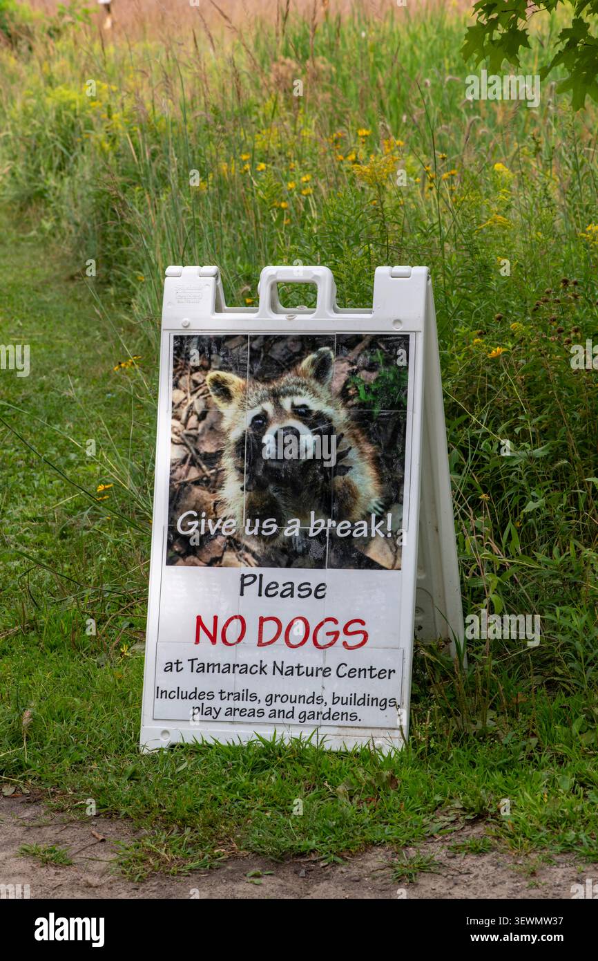 White Bear Township, Minnesota. Centro naturalistico di Tamarack. All'ingresso dei sentieri non sono ammessi cani. Foto Stock