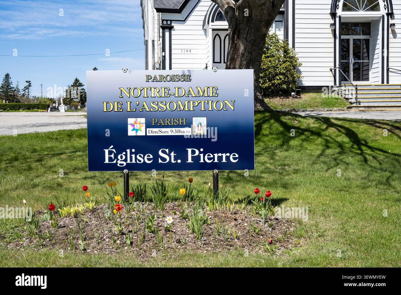 Cartello Église Saint-Pierre sulla NS 335 a West Pubnico, nuova Scozia, Canada Foto Stock
