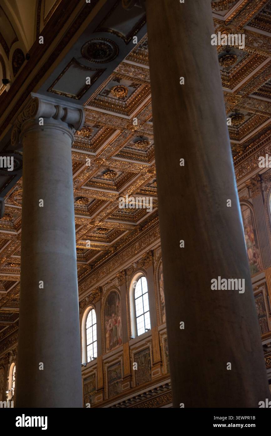 Dettagli interni e architettonici della Basilica Papale di Santa Maria maggiore a Roma, Italia Foto Stock