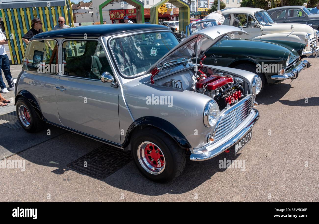 Una Classic Mini 25th Anniversary Edition presso le Classic Cars sul Southend sul lungomare Sea. Foto Stock