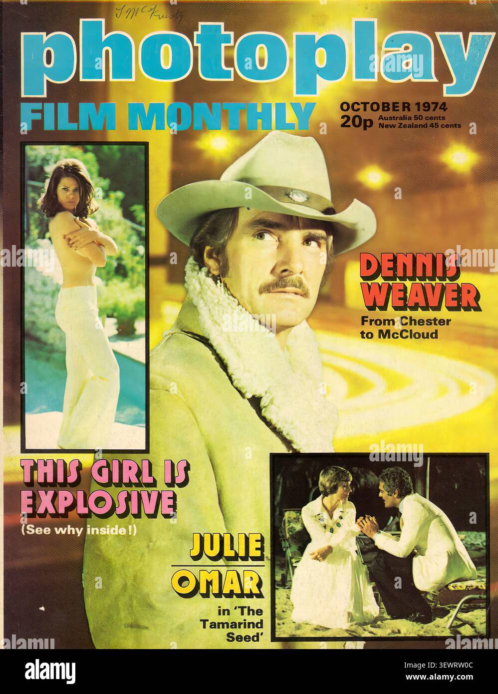 Photoplay Film Monthly Oct 1974 - copertina della rivista Vintage - fotografo sconosciuto - trascrizione di testo [ Photoplay FILM MONTHLY OCTOBER 1974 Australia 50 Cents 20 nuova Zelanda 45 Cents DENNIS WEAVER da Chester a McCloud QUESTA RAGAZZA È ESPLOSIVA (vedi perché dentro!) JULIE OMAR in 'The Tamarind Seed' ] SOLO PER USO EDITORIALE ! Foto Stock