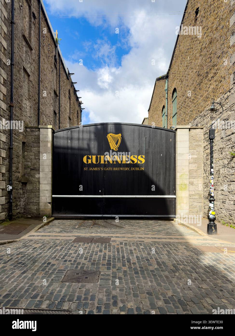 Guinness Brewery St James's Gate, Rainford St, The Liberties, Dublino, Irlanda - Immagine stock catturata con smartphone