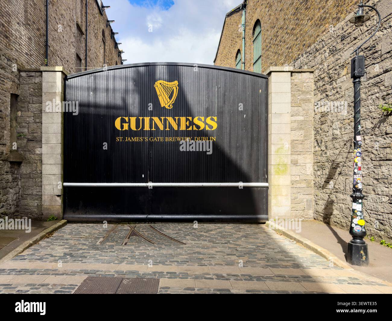 Guinness Brewery St James's Gate, Rainford St, The Liberties, Dublino, Irlanda - Immagine stock catturata con smartphone