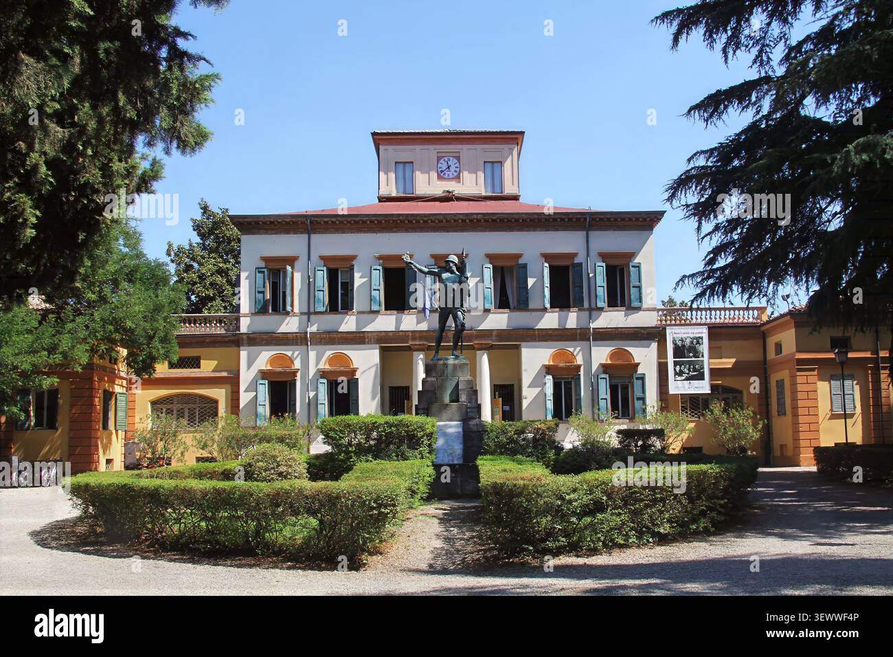 Facciata storica di Villa Tosi Bellucci, il municipio di Vignola, Modena, Italia Foto Stock