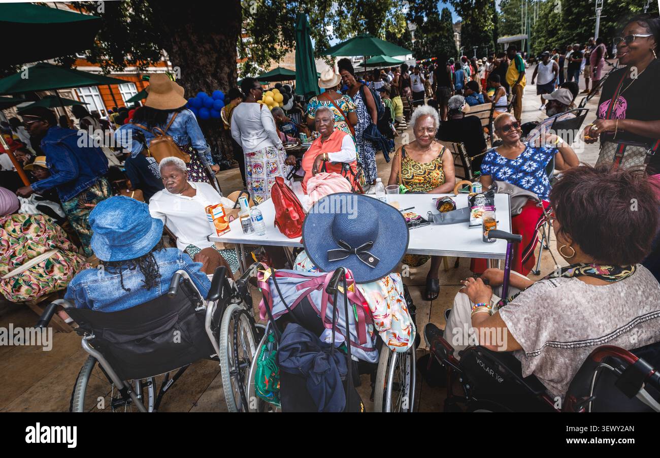 Pronto per mangiare al Windrush Big Caribbean Lunch 2026 a Londra. Foto Stock