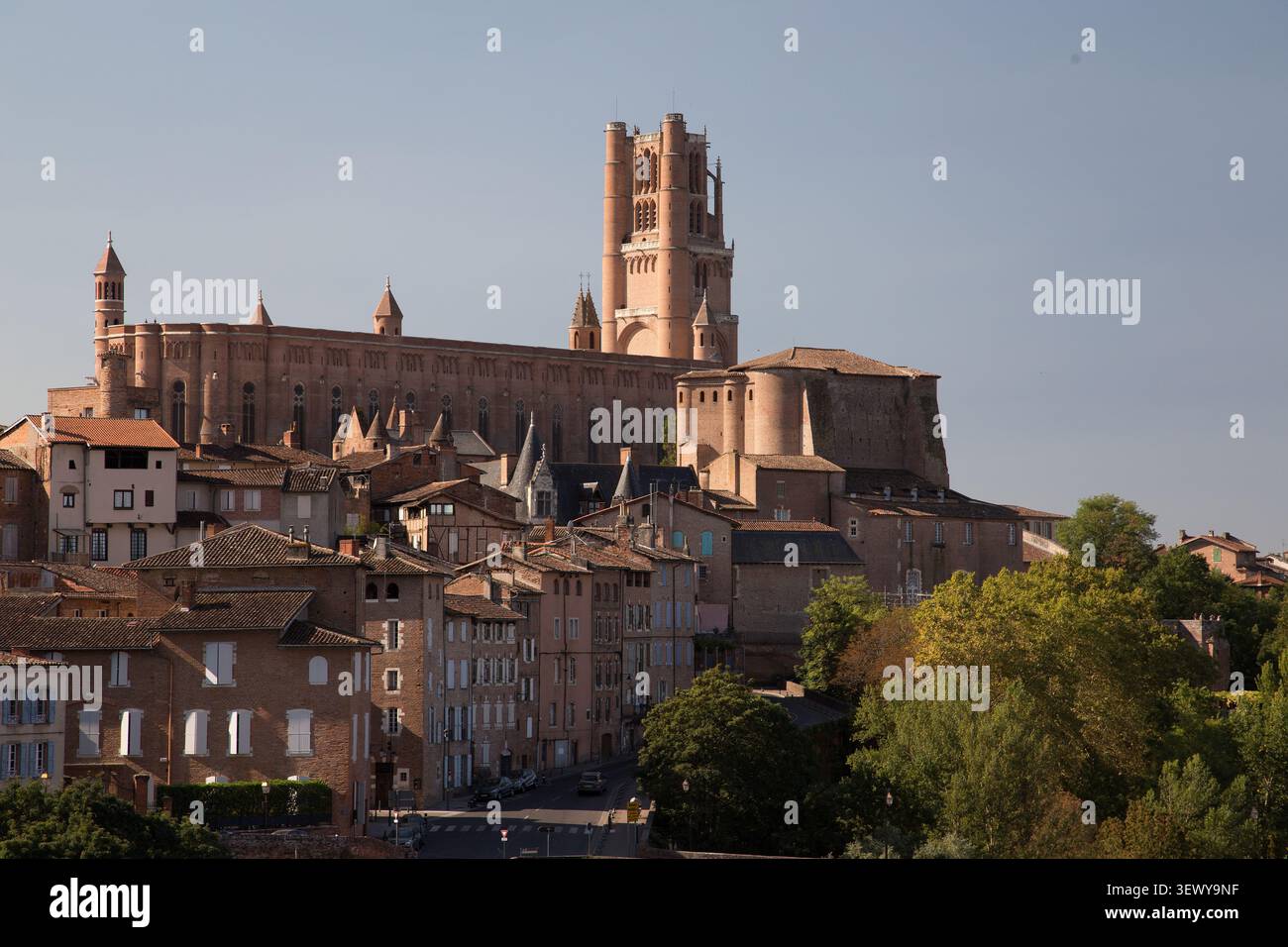 Il fiume Tarn e la città di Albi, Tarn, Francia. Foto Stock