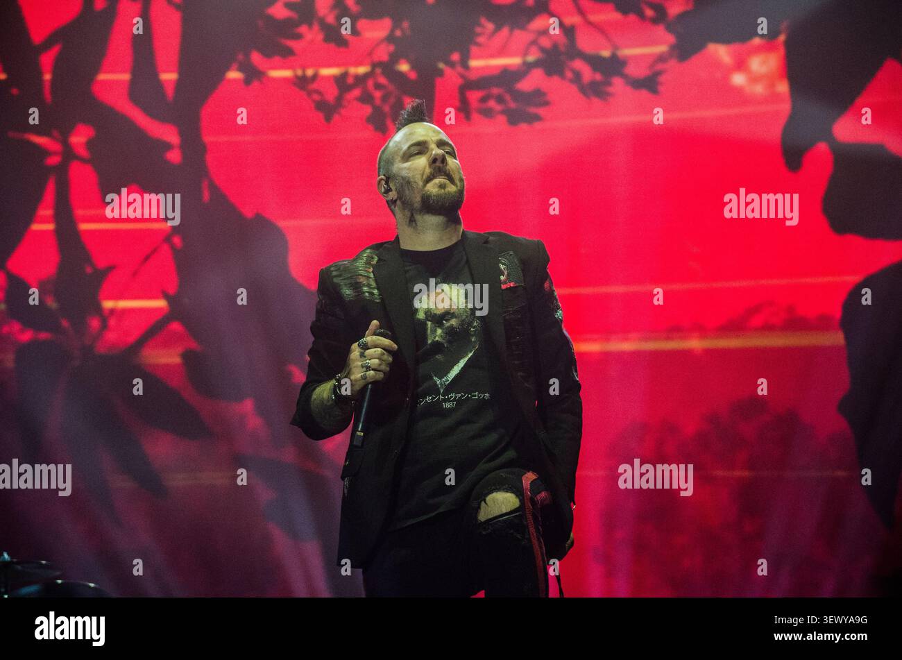 Adam Gontier dei Three Days Grace si esibisce al Release Athens Festival in Plateia Nerou (Water Square) / Grecia, giugno 2026 Foto Stock
