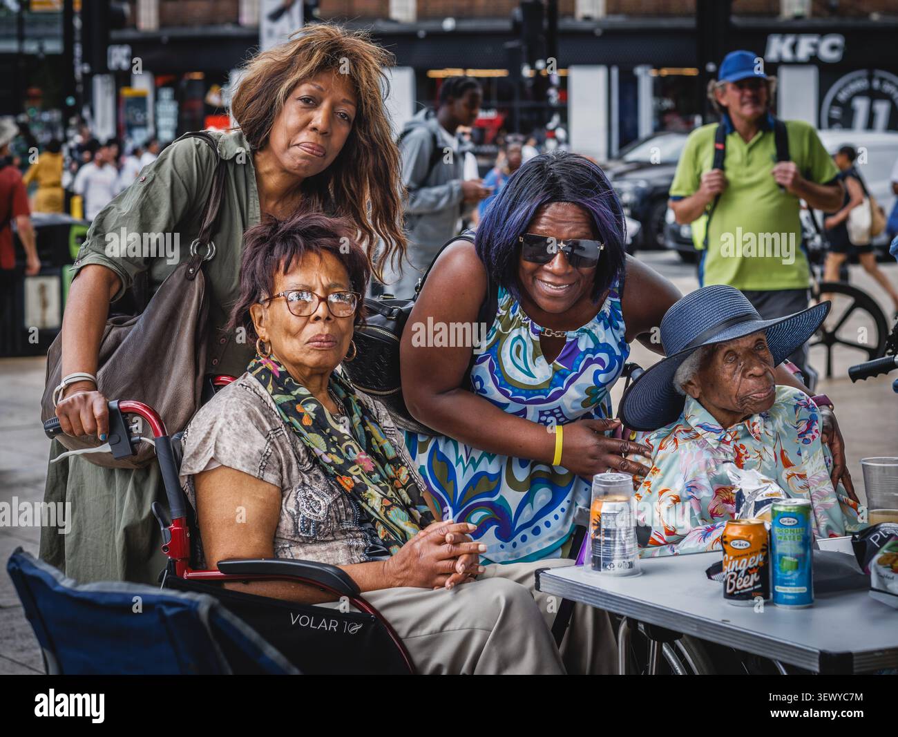 Generazioni di una famiglia al Windrush Big Caribbean Lunch 2026. Foto Stock