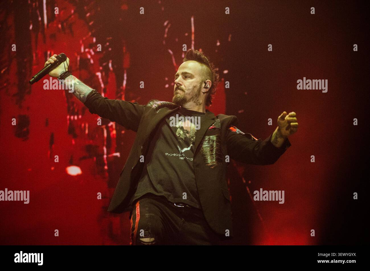Adam Gontier dei Three Days Grace si esibisce al Release Athens Festival in Plateia Nerou (Water Square) / Grecia, giugno 2026 Foto Stock