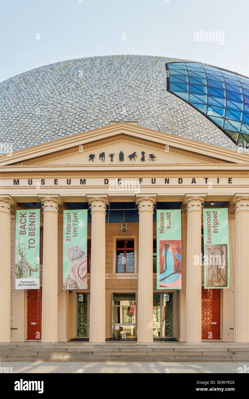 Zwolle, Paesi Bassi - 19 marzo 2026: Ingresso al Dutch Museum de Fundatie, che possiede e gestisce una vasta collezione di arti visive a Zwolle Foto Stock