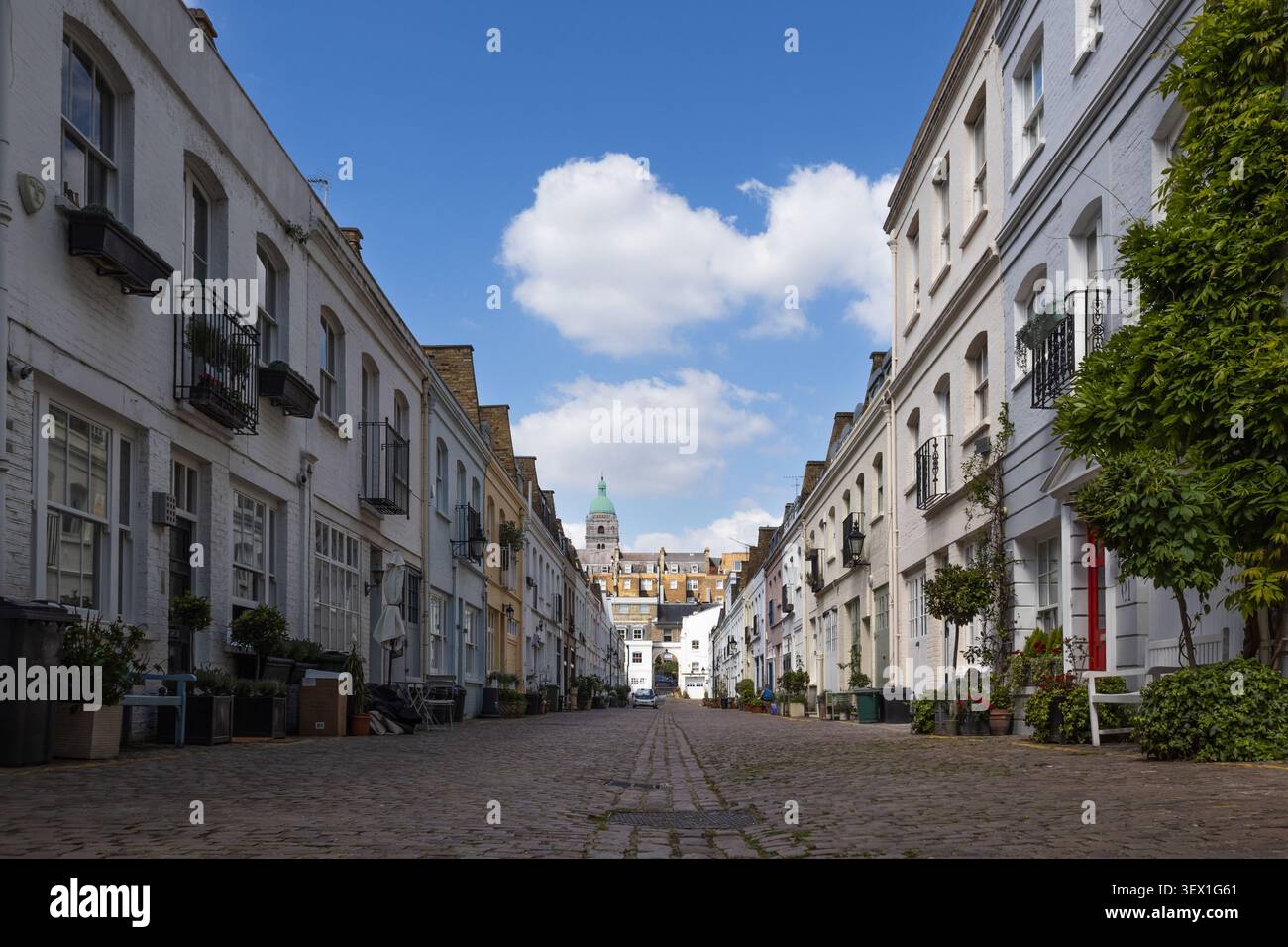 Storica strada residenziale a Kensington. Londra, Regno Unito, 24 maggio 2023 Foto Stock