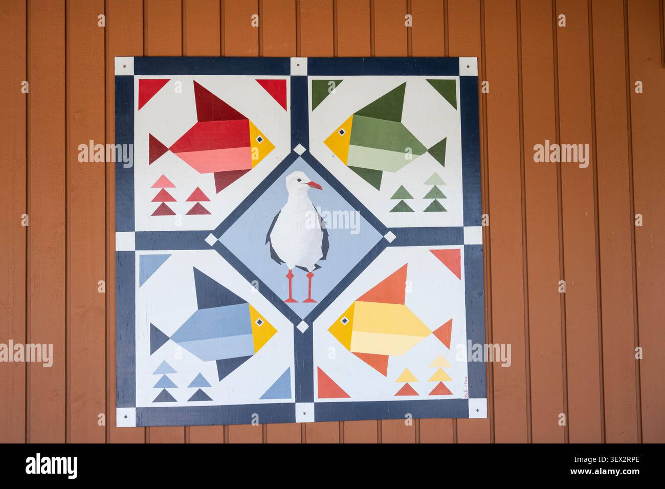 Colorato murale di pesci simile a una trapunta presso gli uffici del comune di Argyle sulla NS 308 a Tusket, nuova Scozia, Canada Foto Stock