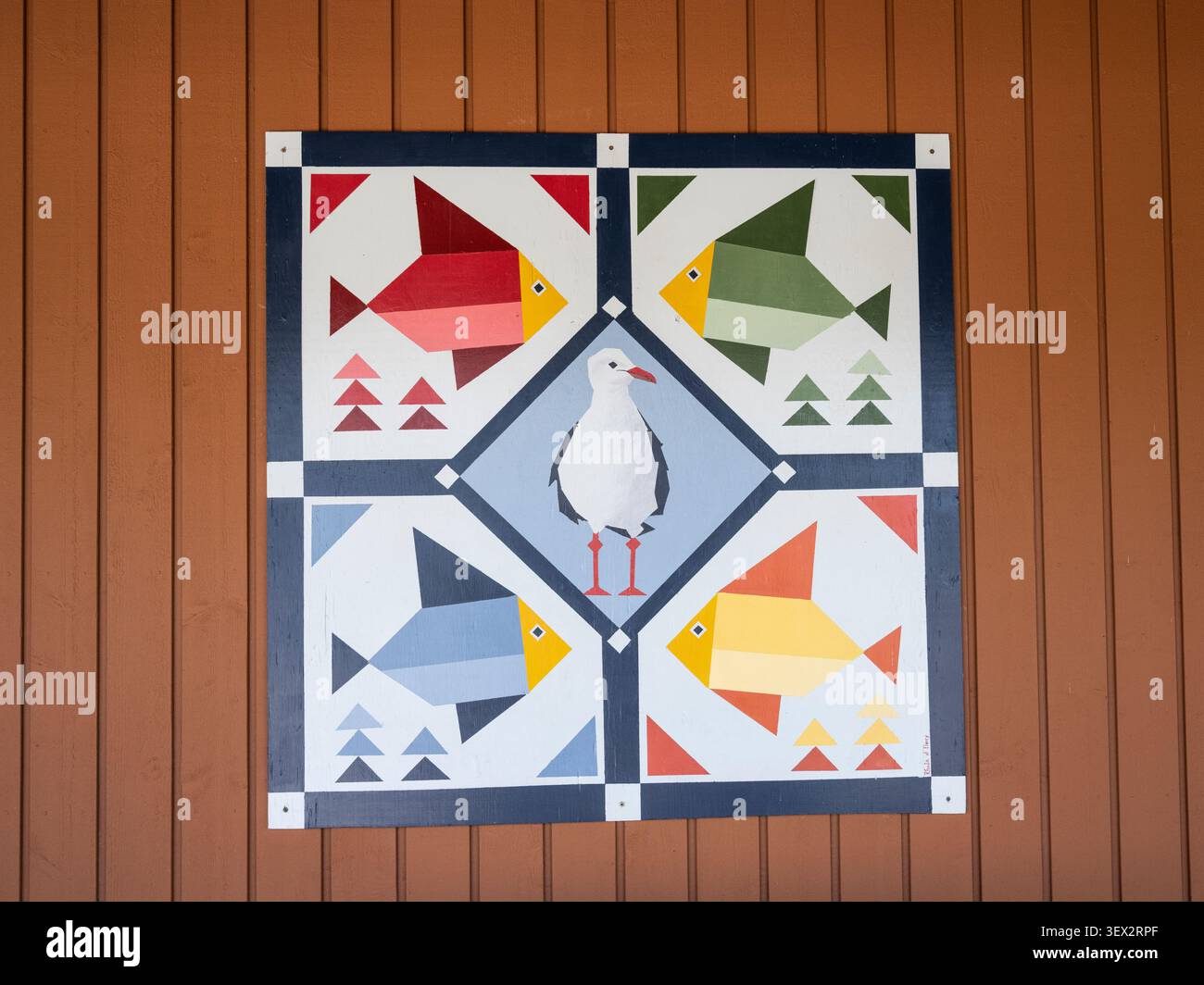 Colorato murale di pesci simile a una trapunta presso gli uffici del comune di Argyle sulla NS 308 a Tusket, nuova Scozia, Canada Foto Stock