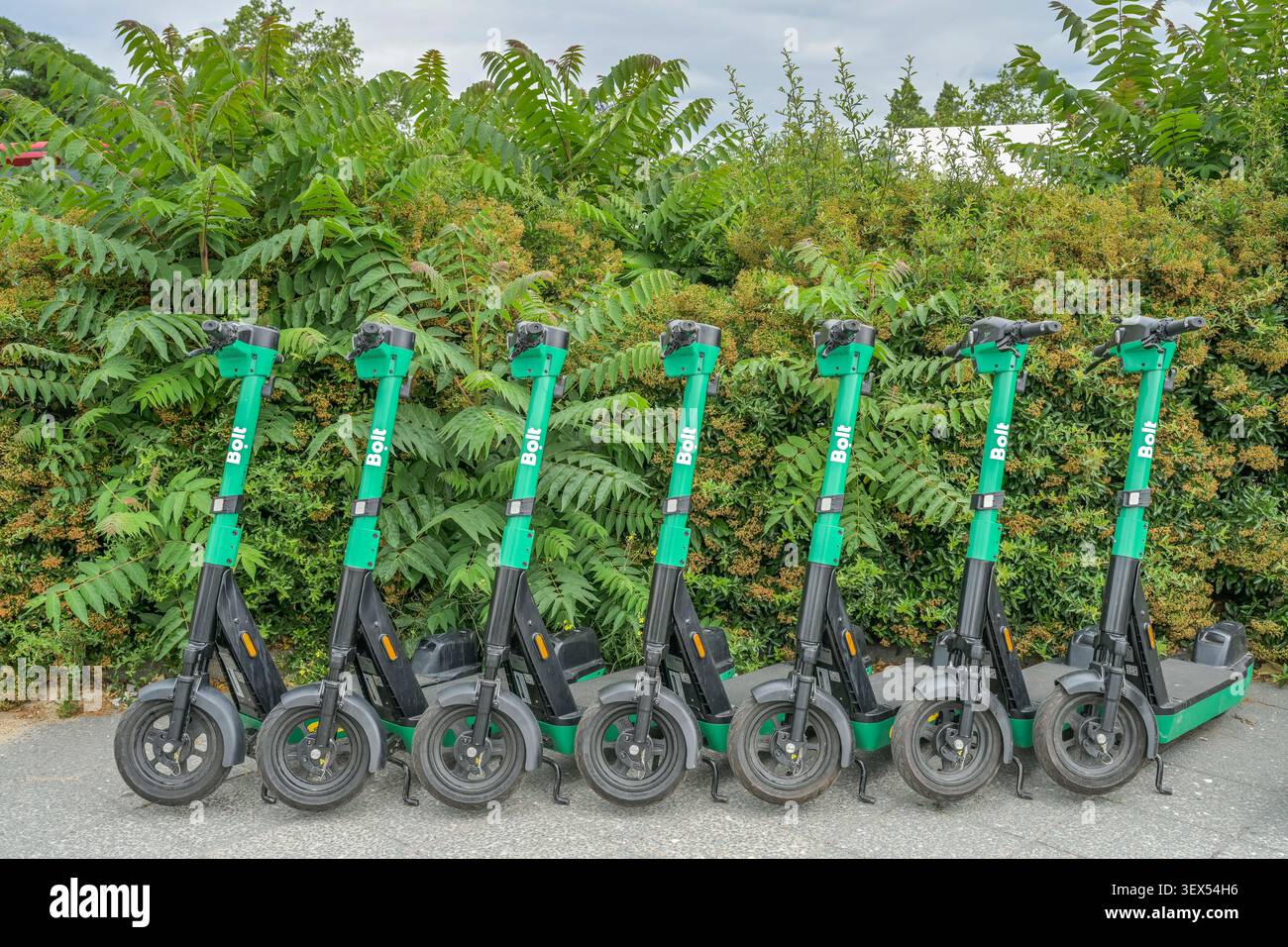 Bolt-Roller auf Gehweg, Berlino, Germania Foto Stock