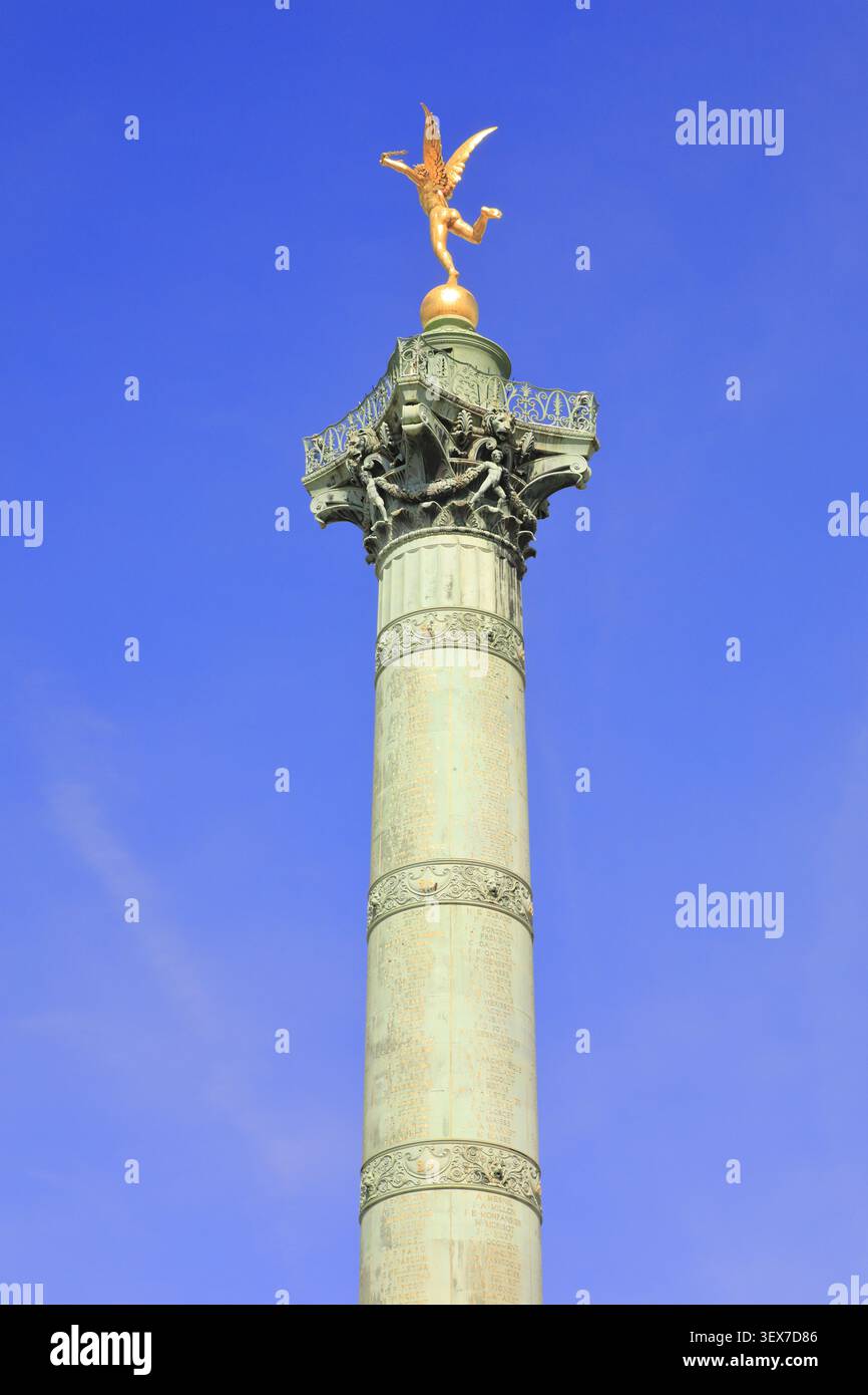 Francia, Parigi, Place de la Bastille, colonna di luglio (1840) per commemorare i tre giorni della Rivoluzione di luglio del 1830, noti come i tre giorni gloriosi Foto Stock