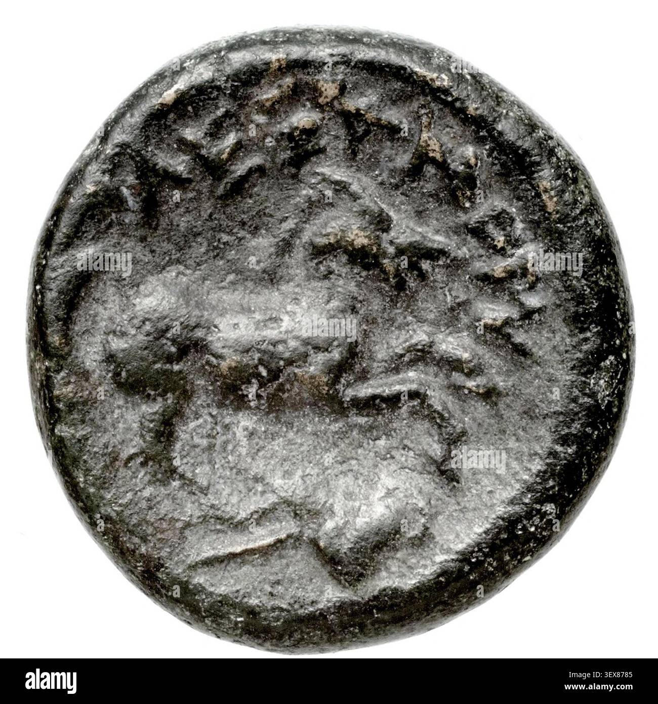 Una moneta di bronzo del regno di Alessandro III il grande, re di Macedonia, datata al 336 a.C., forse coniata a Pella o Aigai, Macedonia, con l'autorità di Alessandro III, che governò la Macedonia dal 356 al 323 a.C.. Foto Stock
