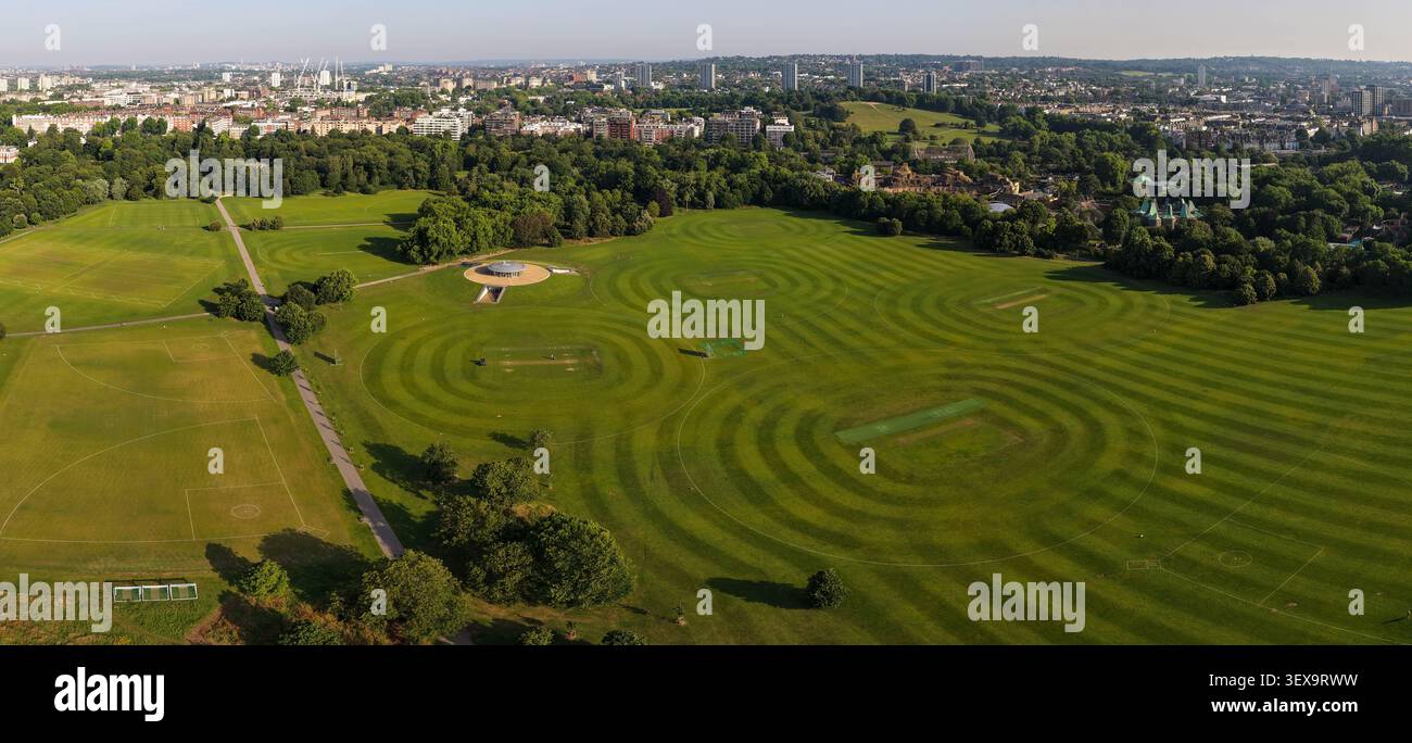 Panorama aereo dei campi sportivi Regent's Park e Primrose Hill Foto Stock
