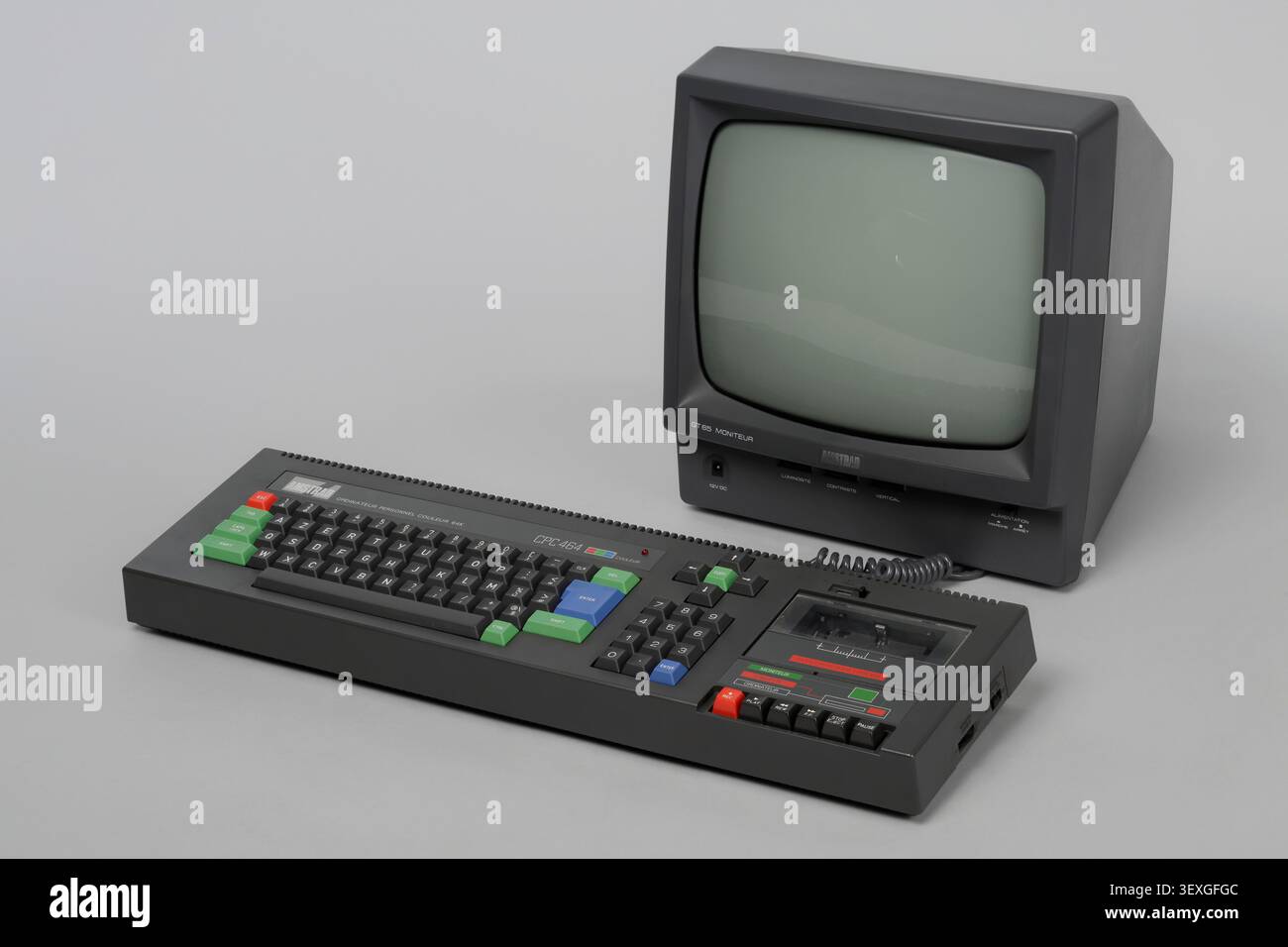 Microcomputer Amstrad CPC 464, un prodotto di elettronica di consumo progettato da Amstrad, con una tastiera numero di serie 533-7834019, e con uno schermo separato. Foto Stock