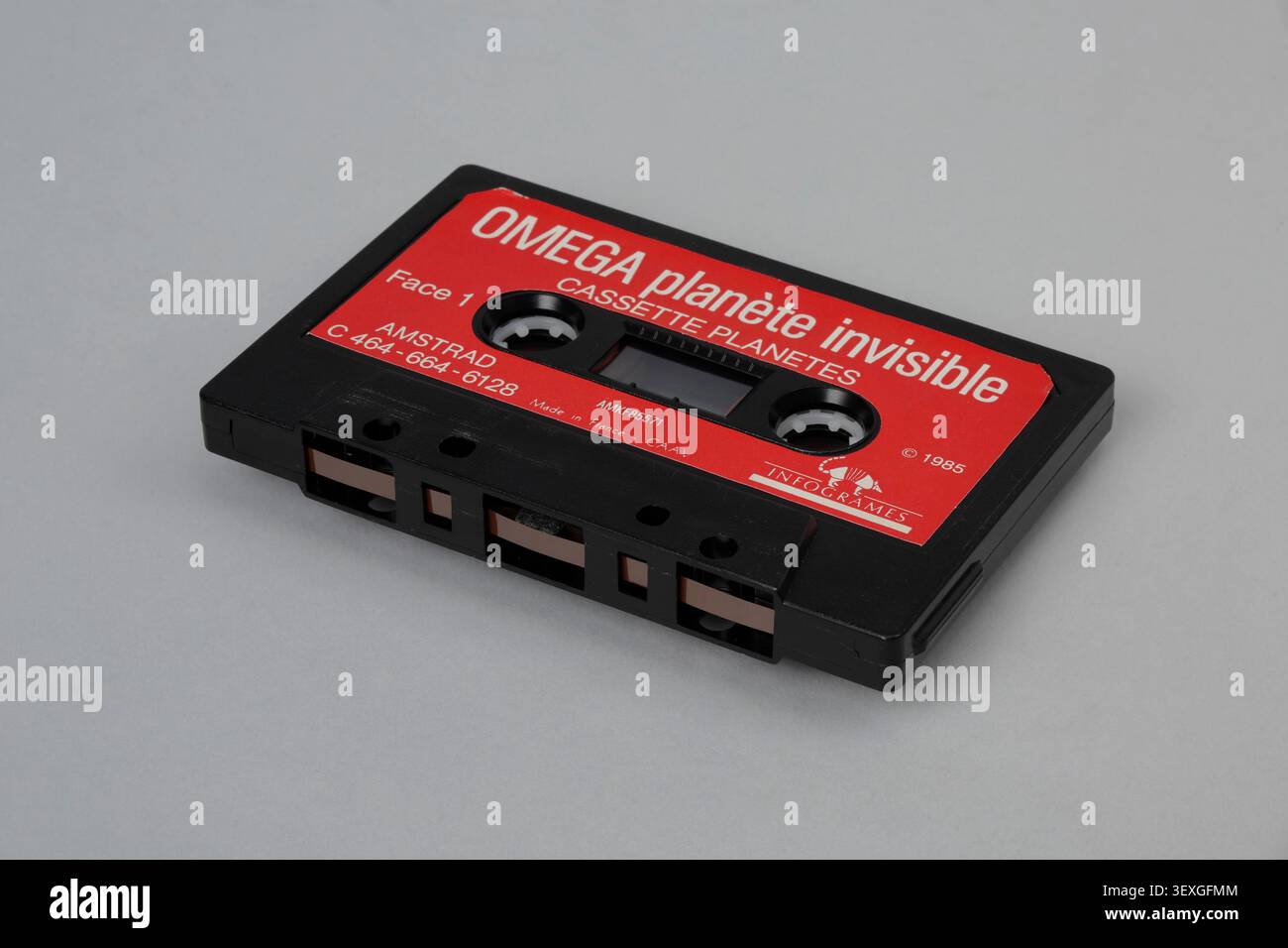 Microcomputer Amstrad CPC 464, un prodotto di elettronica di consumo progettato da Amstrad, con numero di serie 533-7834019 sulla tastiera, accompagnato da uno schermo. Foto Stock