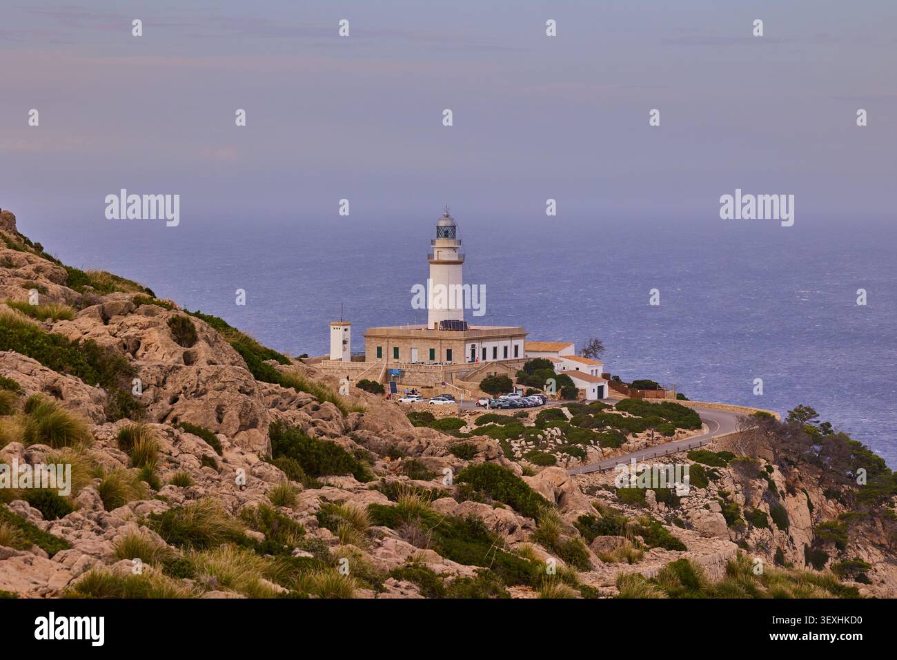 Faro di Cap Formentor nel sud di Maiorca. Maiorca, Spagna - 9 ottobre 2024. Foto Stock