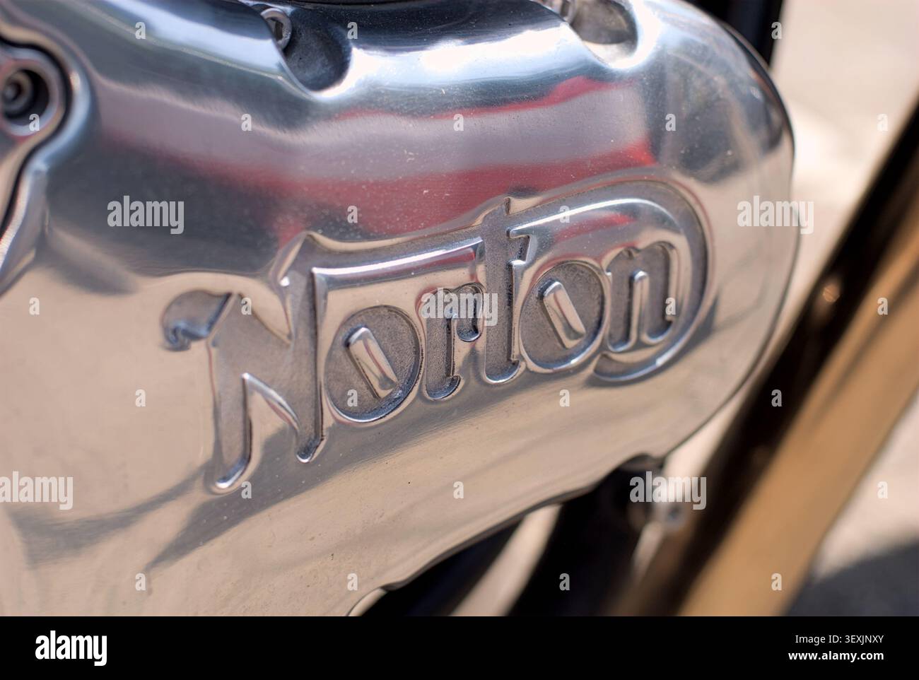 Custodia per catena primaria motociclistica British Norton con logo Norton Foto Stock