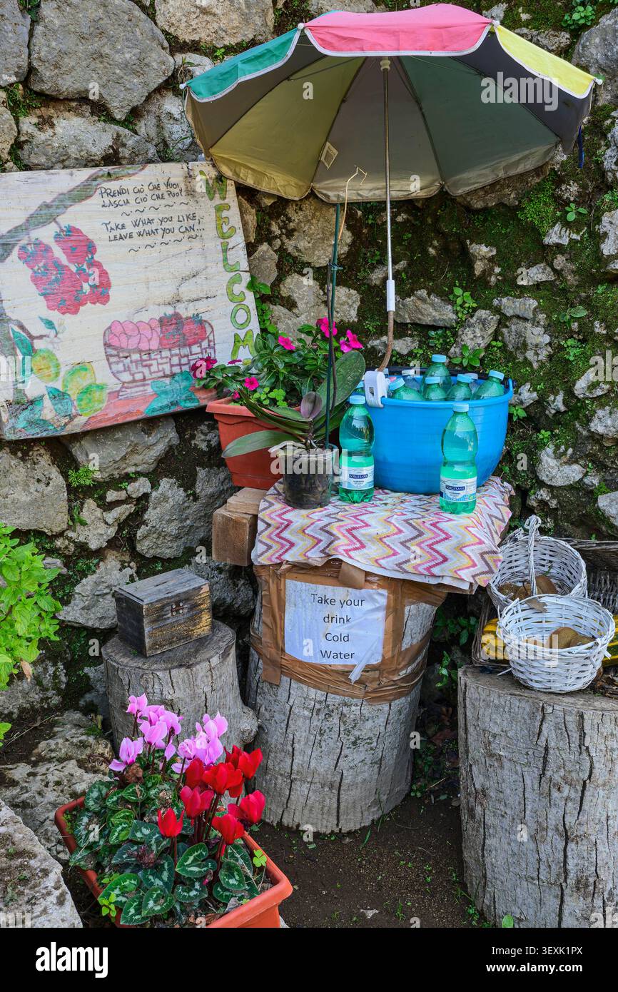 Bevande self-service, Ravello, Costiera Amalfitana, Campania, Italia Foto Stock
