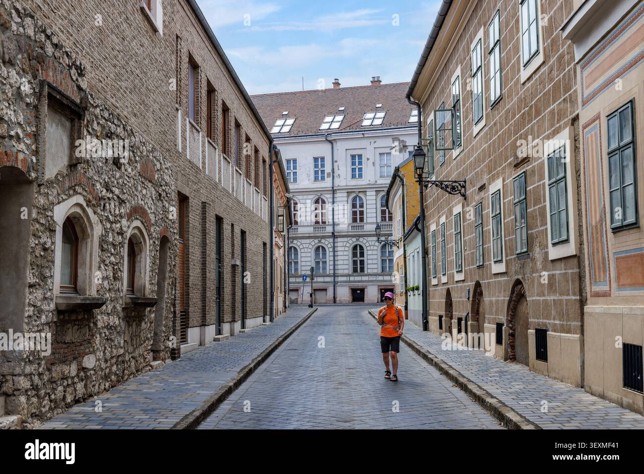 Strada nella parte vecchia del quartiere del Castello di Buda, Budapest, Ungheria Foto Stock
