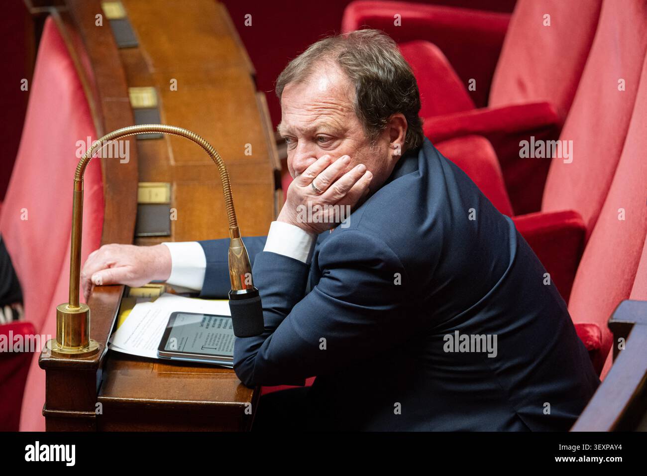 Il presidente del gruppo parlamentare Gauche Democrate et Republicaine Stephane Peu durante una sessione di interrogazioni al governo all'Assemblea nazionale, Parlamento francese camera bassa, a Parigi, in Francia il 1° luglio 2026. Foto di Alexis Jumeau/ABACAPRESS.COM Foto Stock