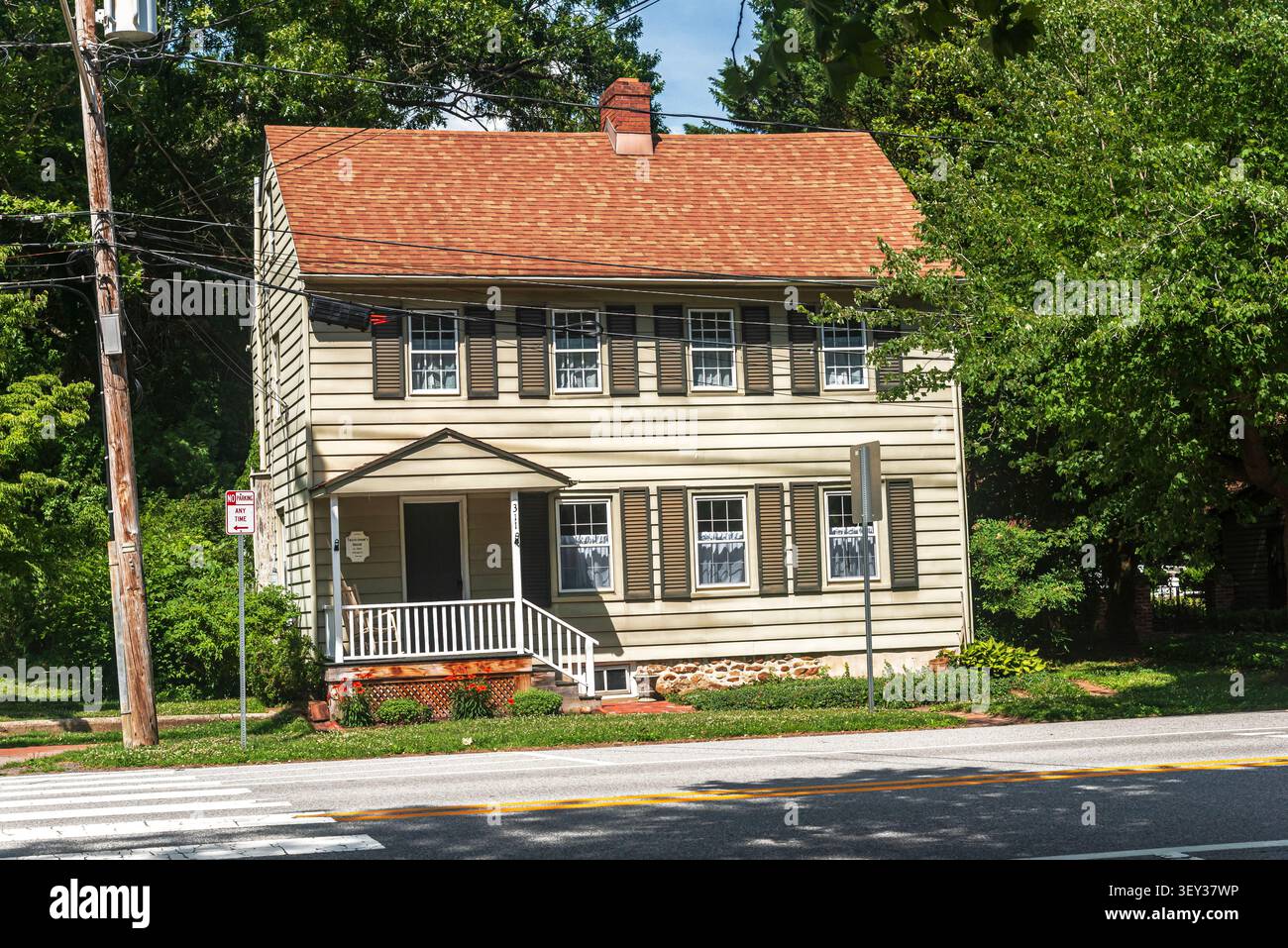 Casa sulla strada principale... Edificio sulla strada principale. Odessa, New Castle County, Delaware; Stati Uniti Foto Stock