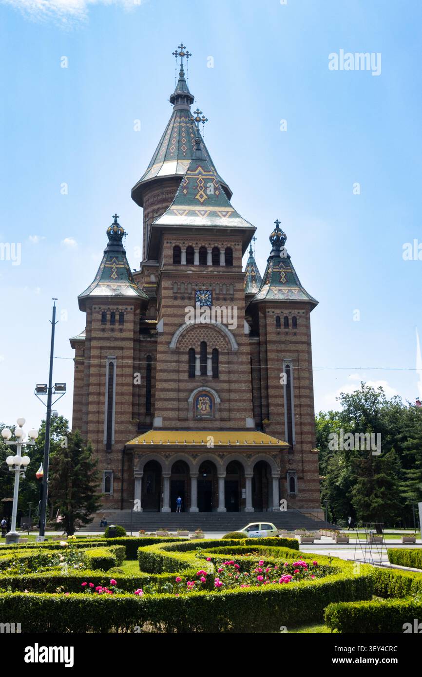 La cattedrale metropolitana ortodossa si trova nel parco della cattedrale di Timișoara, in Romania Foto Stock