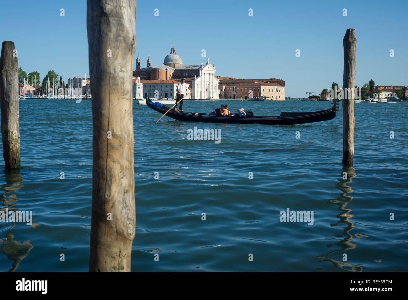 Venise est une ville piéton où les déplacements se font exclusivement sur l'eau ou à pied. Le vaporetto de Venise est le principal Transport en Comm Foto Stock