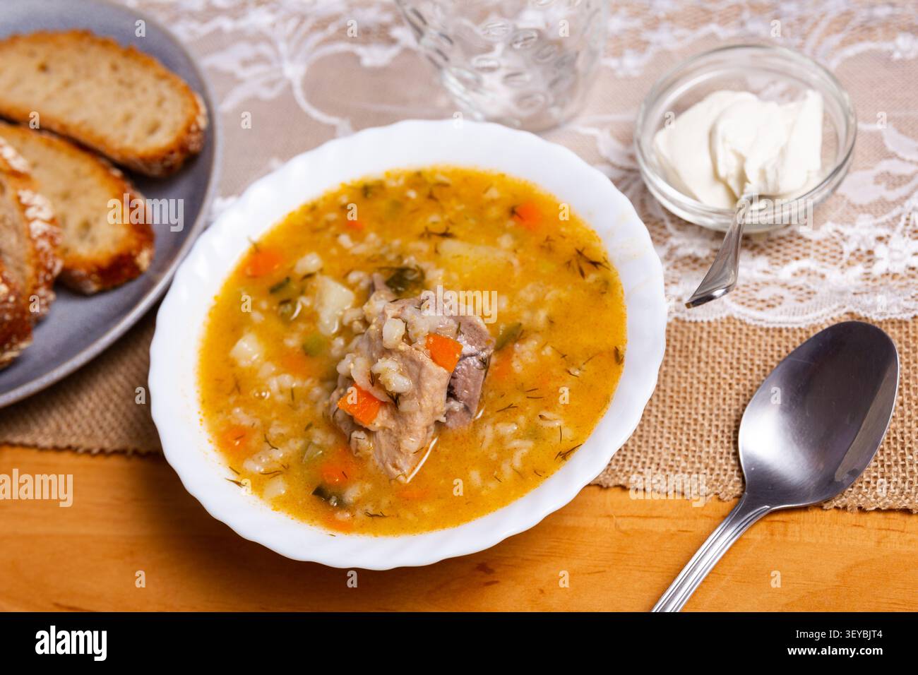 Zuppa tradizionale russa Rassolnik Foto Stock