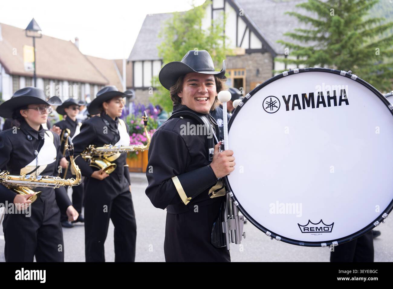 Il Canada Day si celebra nel centro di Banff, Alberta Canada, con una parata lungo Banff Avenue. Foto Stock