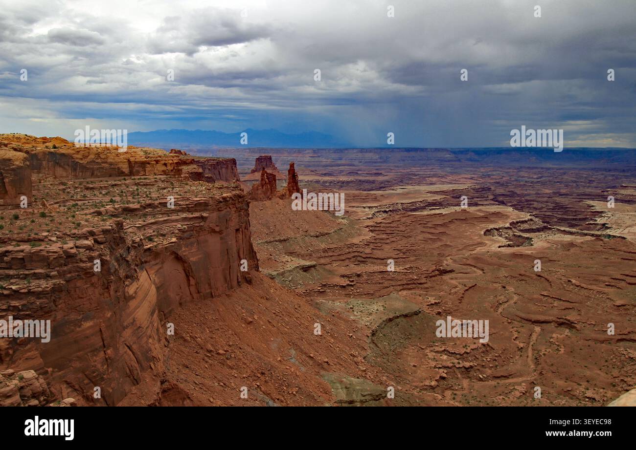 Punto di vista Mesa Arch Parco nazionale di Canyonlands Utah Foto Stock